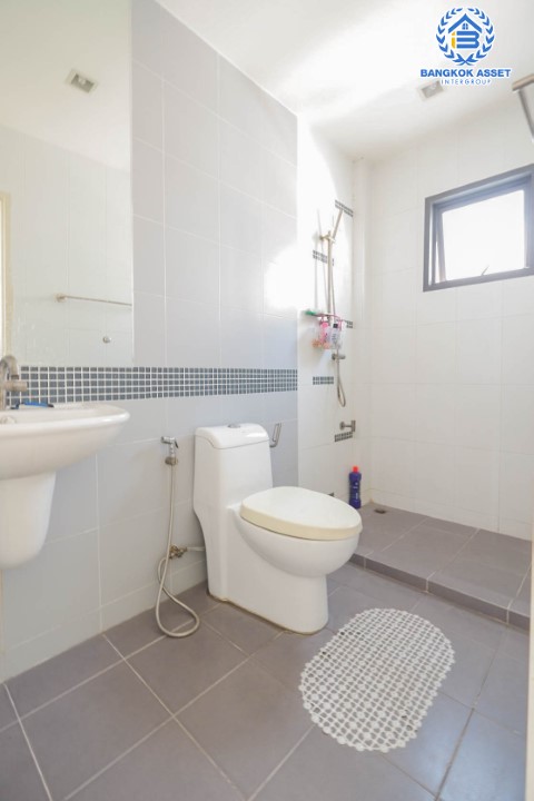 *****อาคารพาณิชย์มือสองย่านกรุงเทพฯ ม.บี อเวนิว วัชรพล เนื้อที่ 18 ตร.ว. ฟังก์ชัน 3 ห้องนอน 3 ห้องน้ำ ที่จอดรถ 1 คัน Home Office จากผู้พัฒนาโครงการที่มีชื่อเสียง Sansiri บนทำเลเดินทางสะดวก ใกล้จุดขึ้น-ลงทางด่วนสุขาภิบาล 5